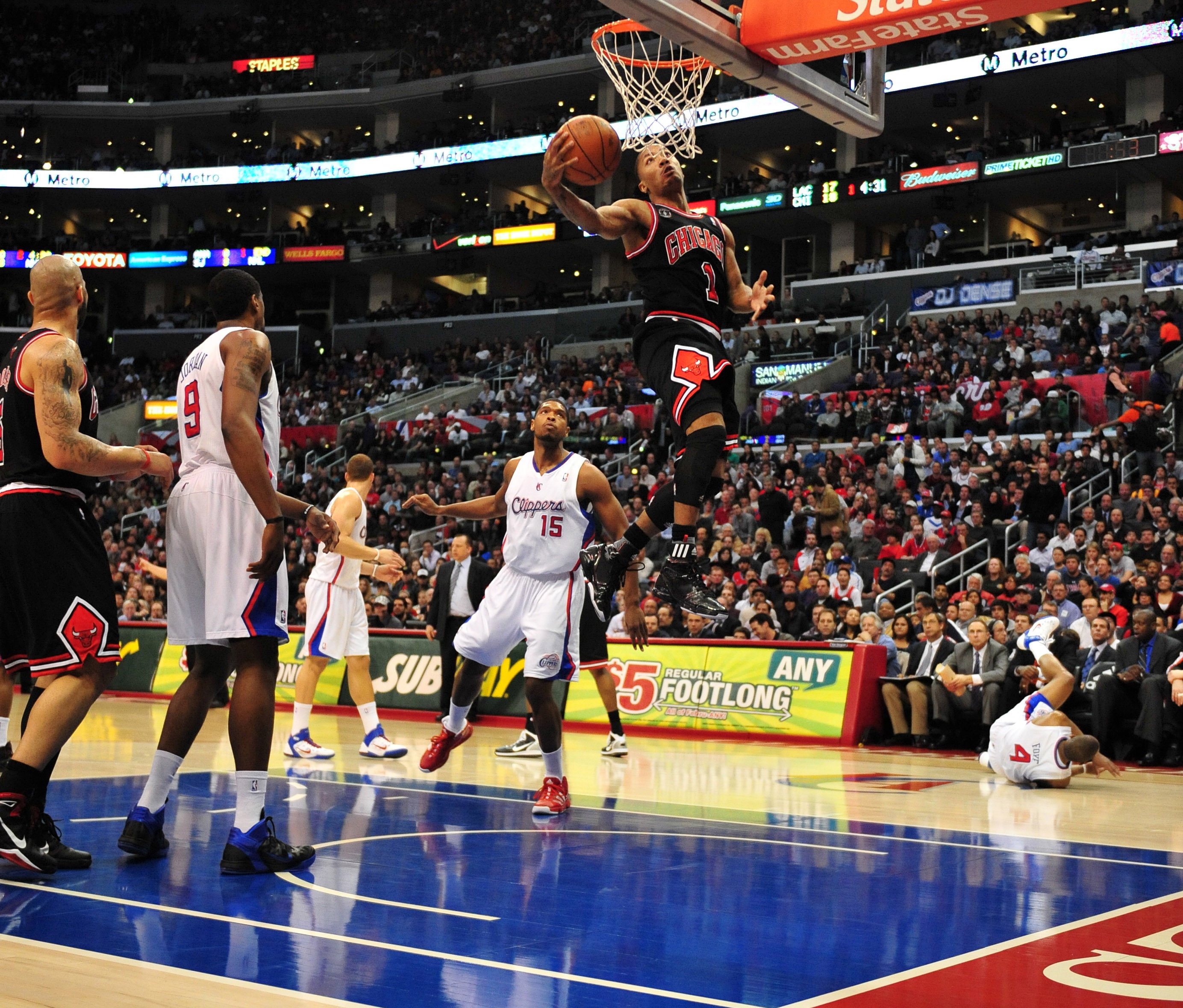 世界杯比赛在线观看入口-保罗：人们常说防罗斯要让一步放投篮 你让步就得被隔扣