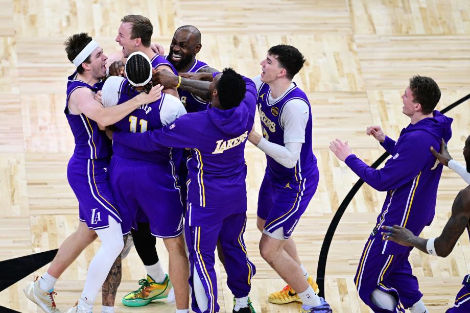 [图]肯纳德三分准绝杀詹姆斯里程碑 湖人险胜魔术